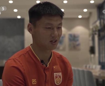 方昊：队里内卷加练 主教练说体脂率超10%踢不了球