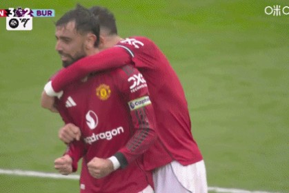 不容易！曼联3-2绝杀升班马，曼联众将激动庆祝&amp;amp;齐尔克泽抱阿莫林